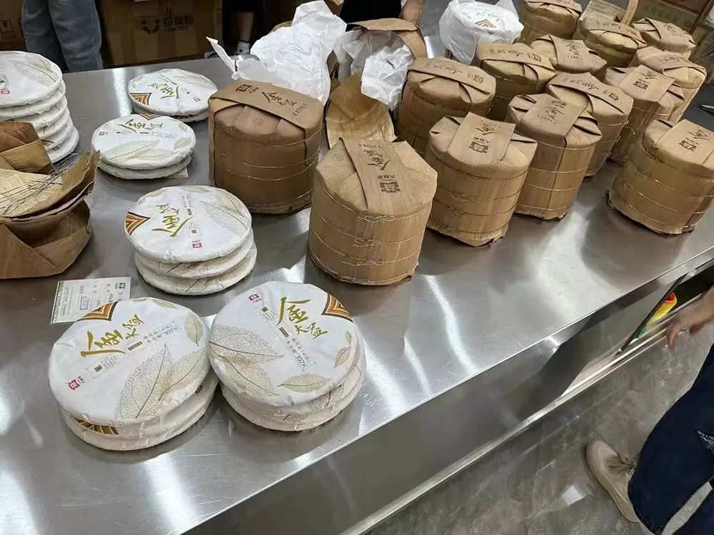 张家口回收大益普洱茶2015年生茶熟茶图3