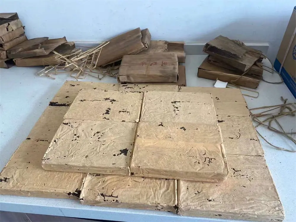 张家口回收中茶普洱茶2004年生茶熟茶